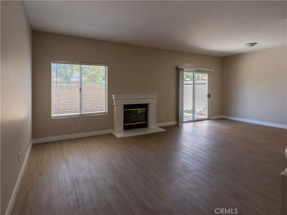 28102 Bob White Circle #4 Saugus, CA 91350