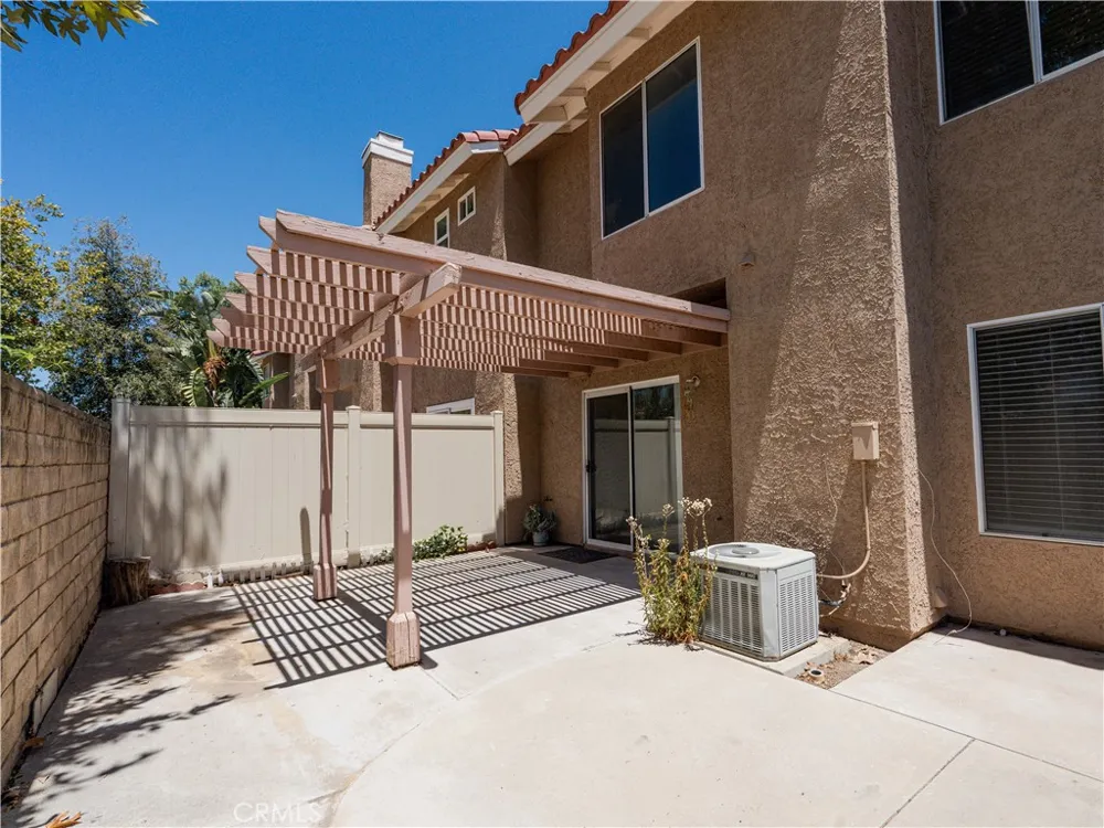 28102 Bob White Circle #4 Saugus, CA 91350