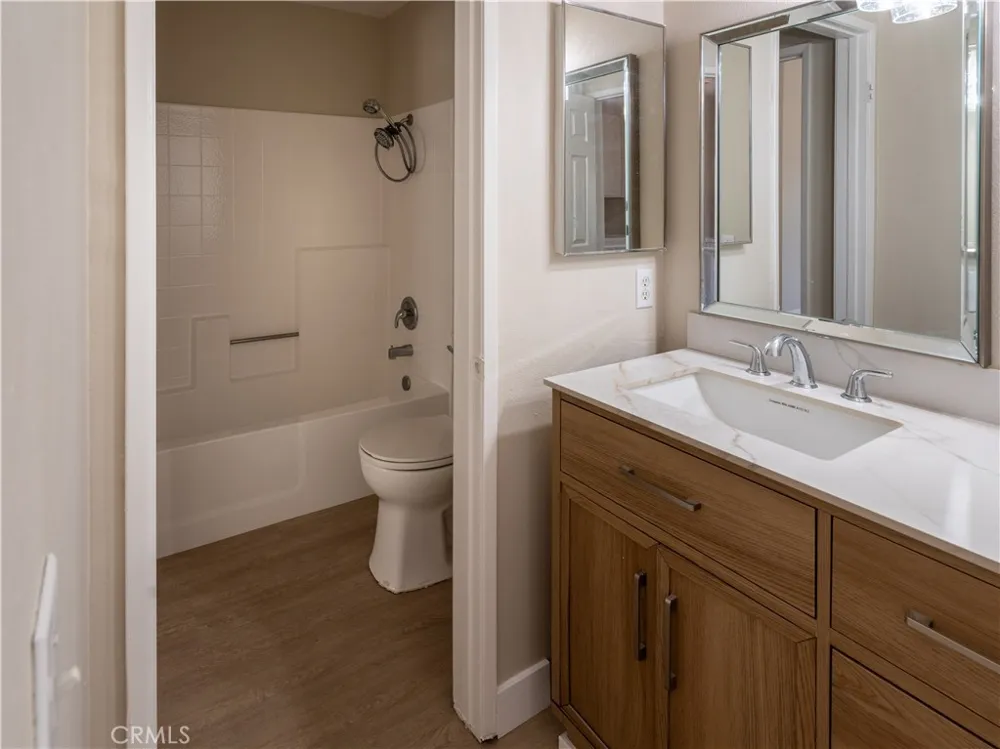 28102 Bob White Circle #4 Saugus, CA 91350