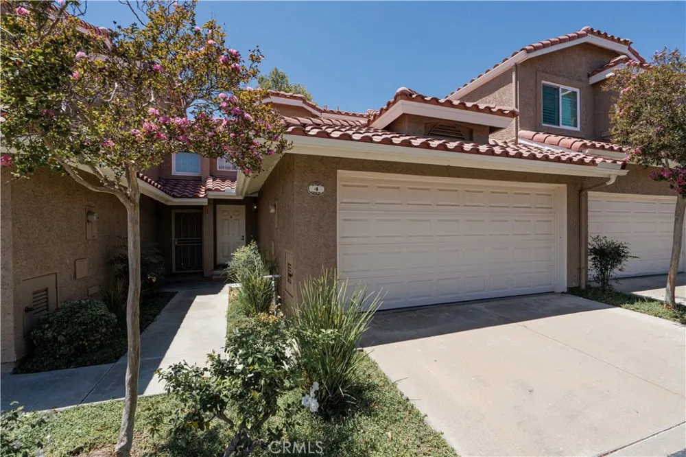 28102 Bob White Circle #4 Saugus, CA 91350