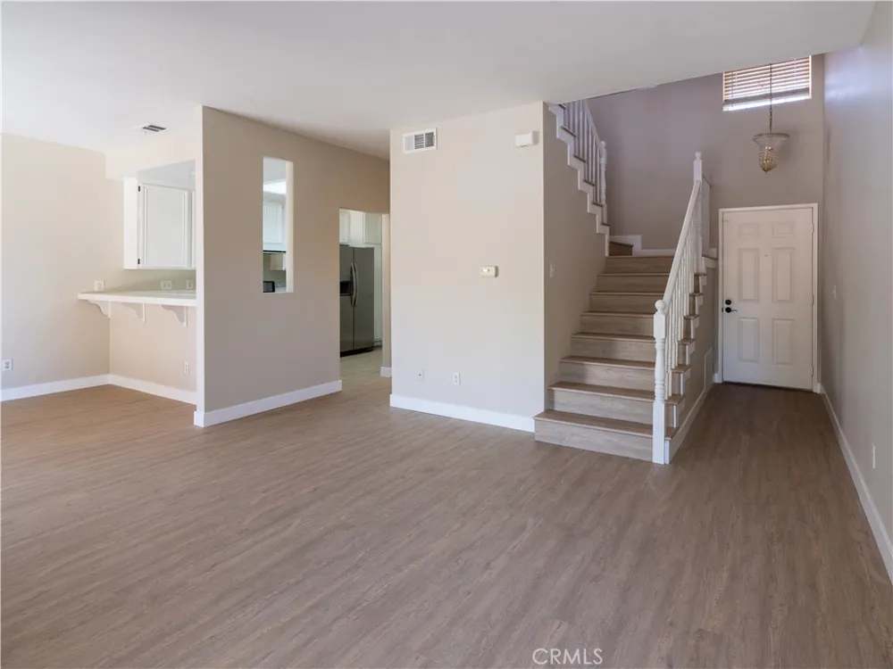 28102 Bob White Circle #4 Saugus, CA 91350