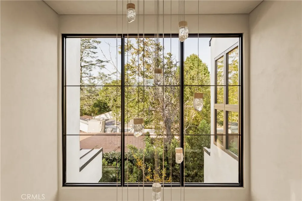 4724 Halbrent Sherman Oaks, CA 91403