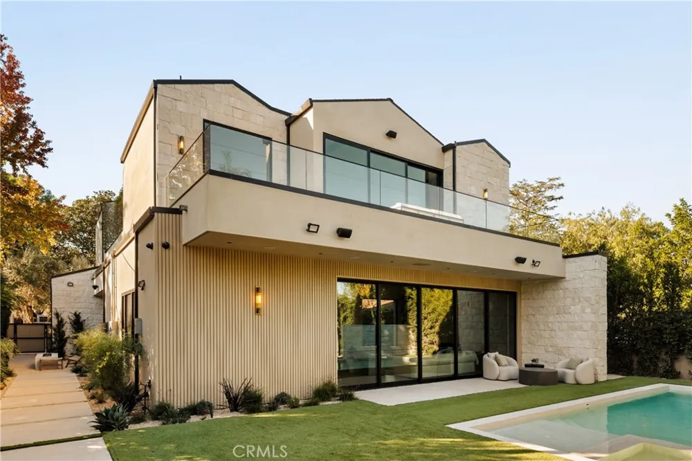4724 Halbrent Sherman Oaks, CA 91403