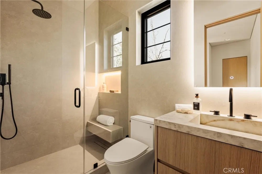4724 Halbrent Sherman Oaks, CA 91403