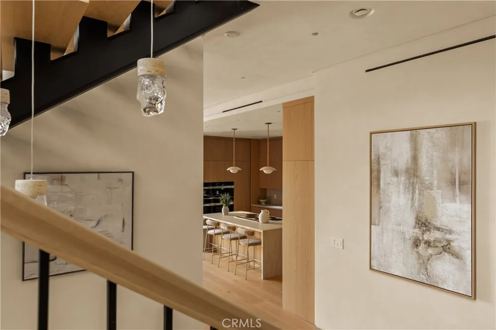 4724 Halbrent Sherman Oaks, CA 91403
