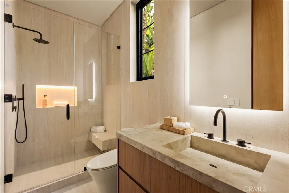 4724 Halbrent Sherman Oaks, CA 91403