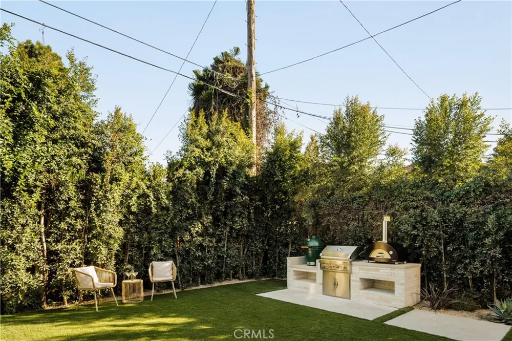 4724 Halbrent Sherman Oaks, CA 91403