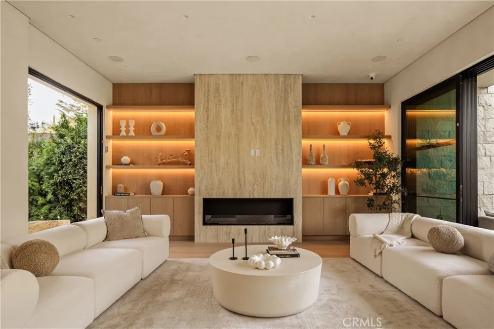 4724 Halbrent Sherman Oaks, CA 91403