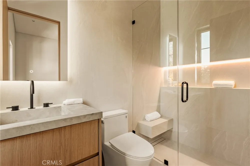 4724 Halbrent Sherman Oaks, CA 91403