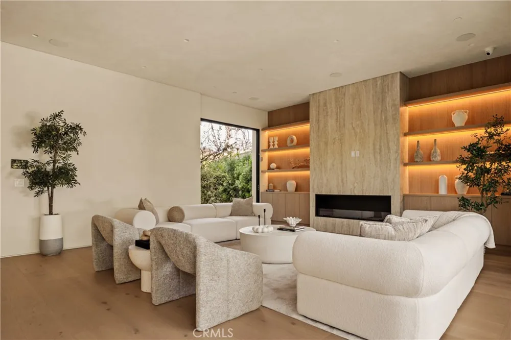4724 Halbrent Sherman Oaks, CA 91403