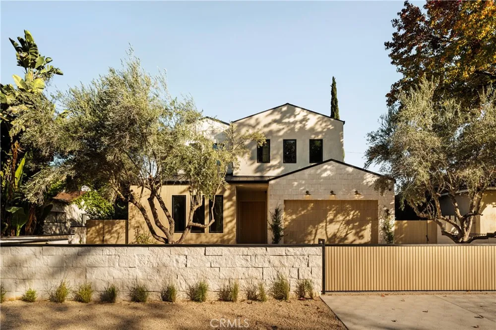 4724 Halbrent Sherman Oaks, CA 91403