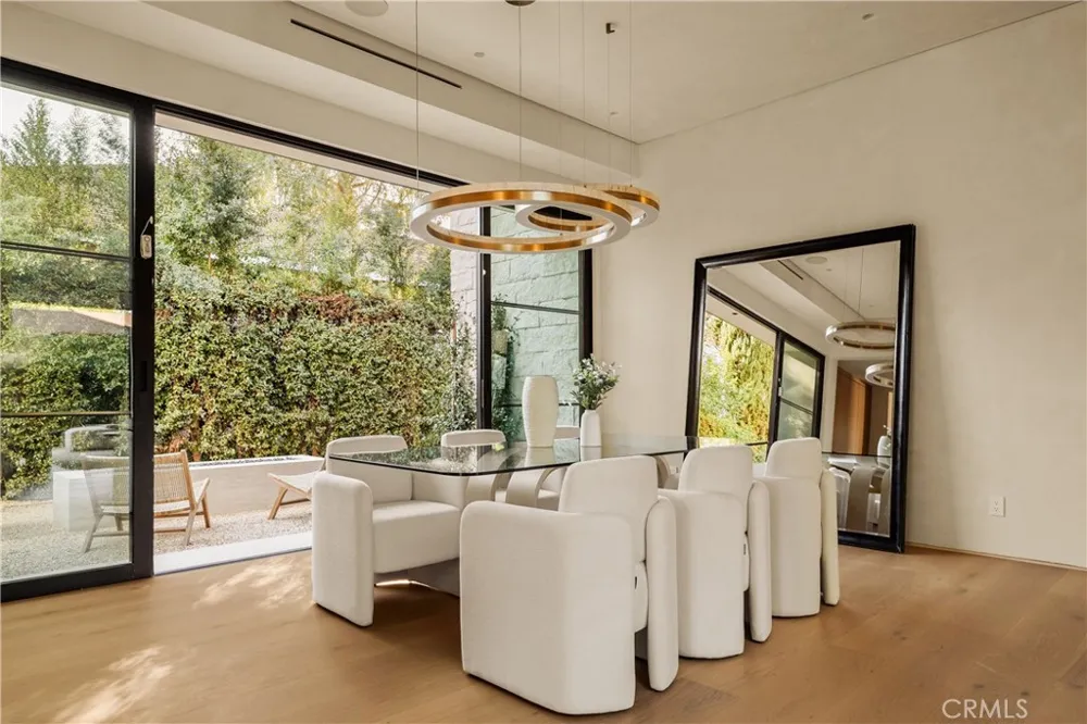4724 Halbrent Sherman Oaks, CA 91403