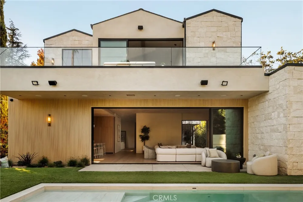 4724 Halbrent Sherman Oaks, CA 91403