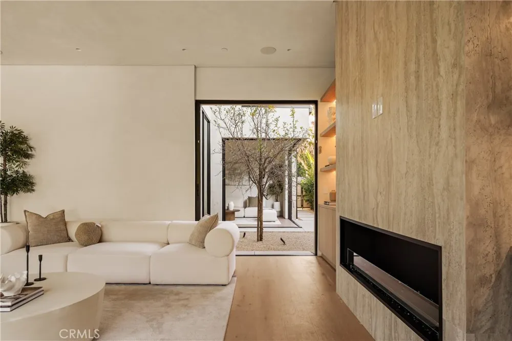 4724 Halbrent Sherman Oaks, CA 91403