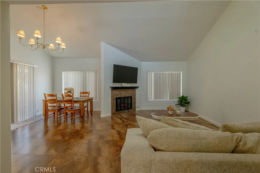 31371 The old Rd #E Castaic, CA 91384
