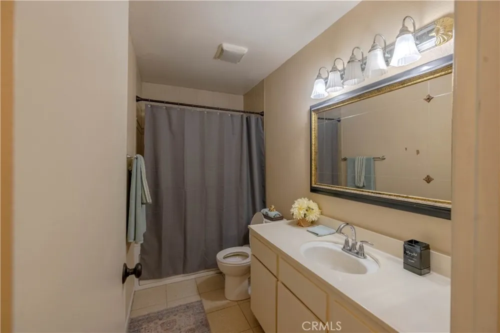 31371 The old Rd #E Castaic, CA 91384