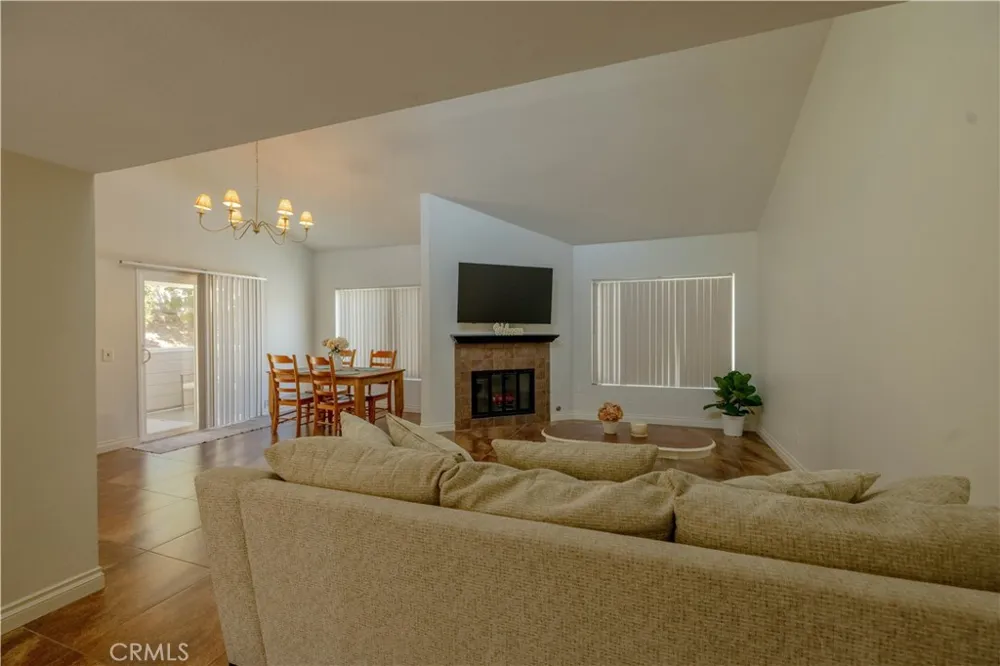 31371 The old Rd #E Castaic, CA 91384
