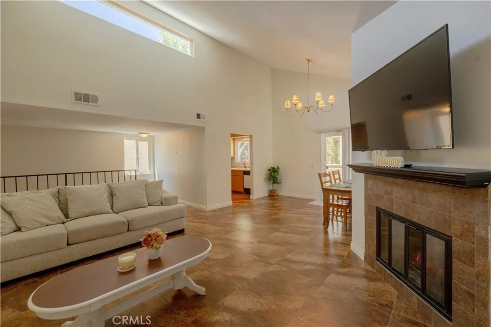 31371 The old Rd #E Castaic, CA 91384