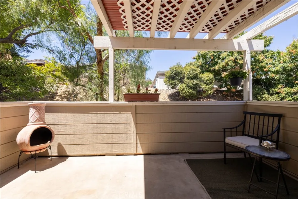 31371 The old Rd #E Castaic, CA 91384