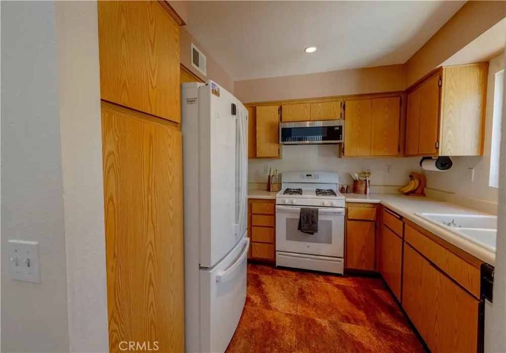 31371 The old Rd #E Castaic, CA 91384