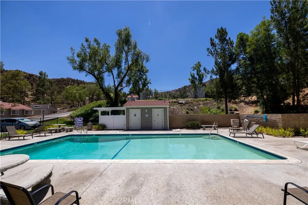 31371 The old Rd #E Castaic, CA 91384