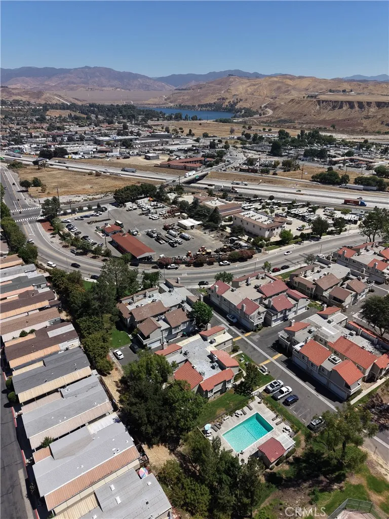 31371 The old Rd #E Castaic, CA 91384