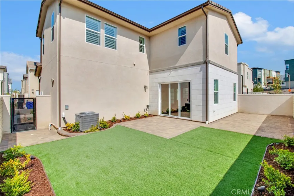 27031 California Court Valencia, CA 91381