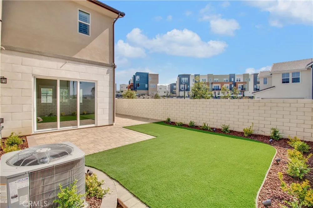 27031 California Court Valencia, CA 91381
