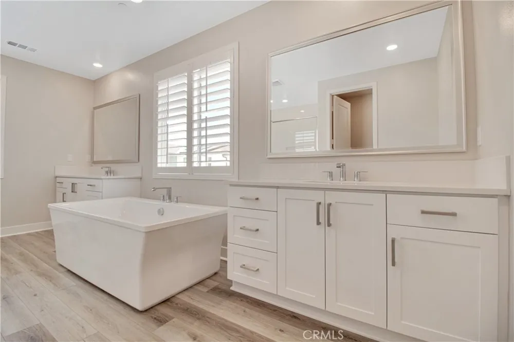 27031 California Court Valencia, CA 91381
