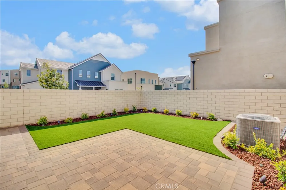 27031 California Court Valencia, CA 91381