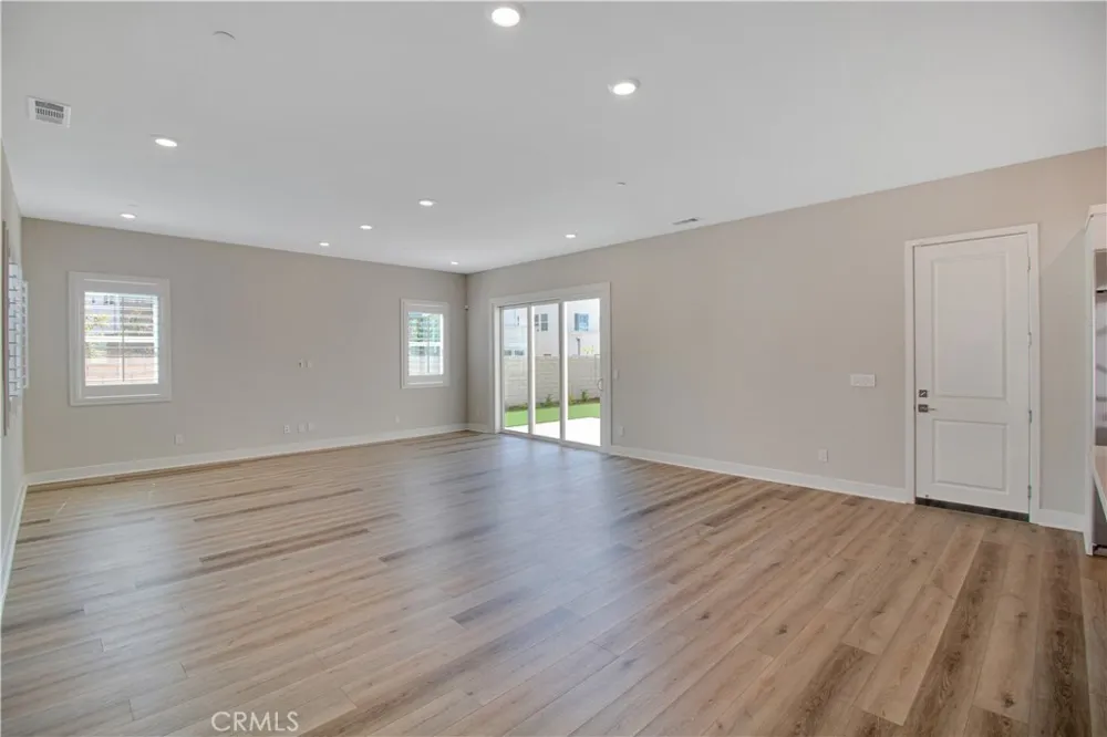 27031 California Court Valencia, CA 91381