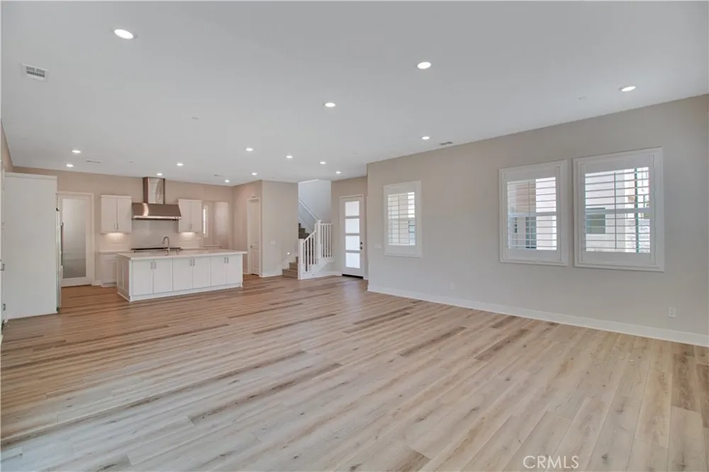 27031 California Court Valencia, CA 91381