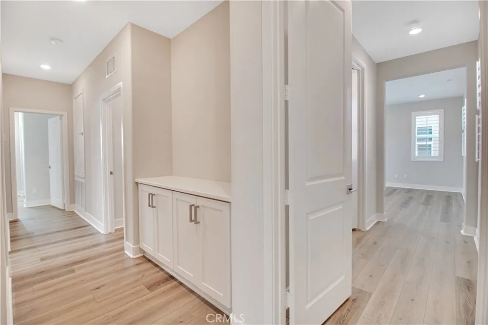 27031 California Court Valencia, CA 91381