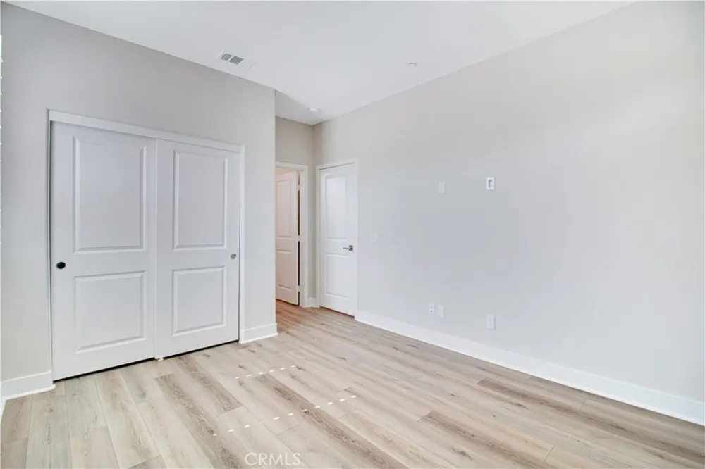 27031 California Court Valencia, CA 91381