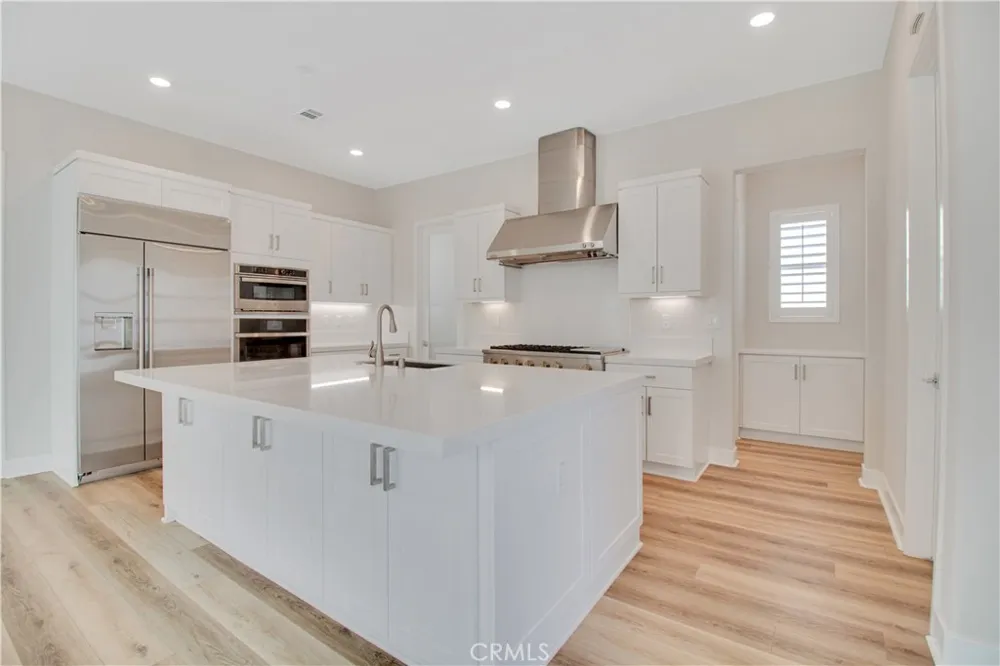27031 California Court Valencia, CA 91381