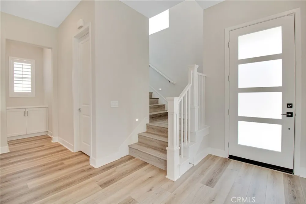 27031 California Court Valencia, CA 91381