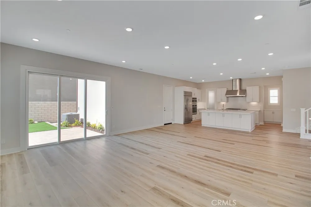 27031 California Court Valencia, CA 91381