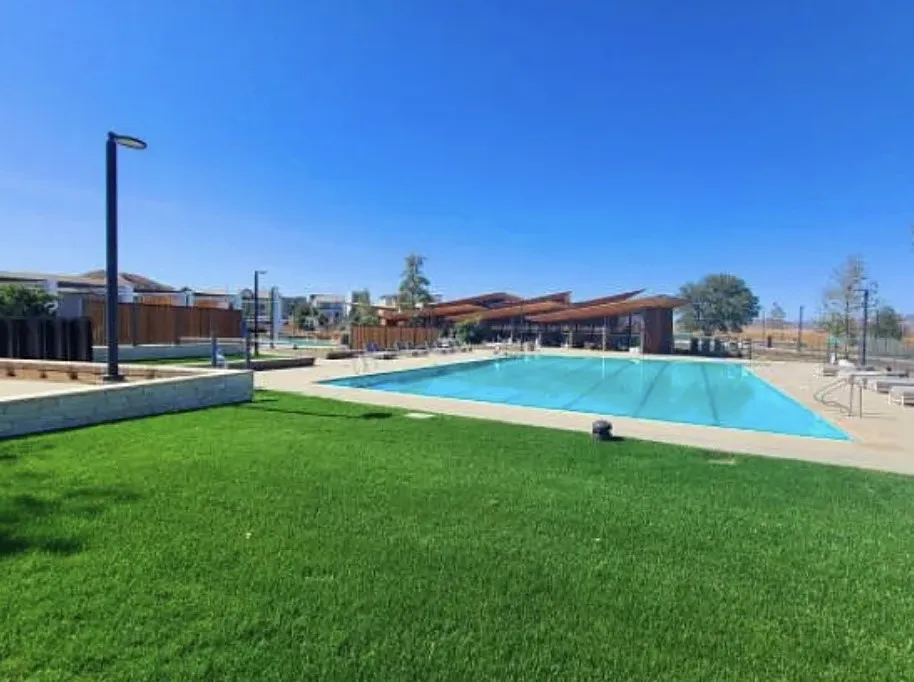 27031 California Court Valencia, CA 91381