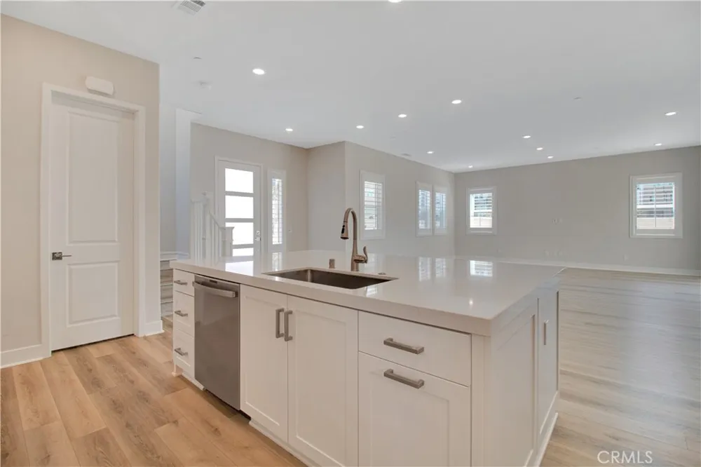 27031 California Court Valencia, CA 91381