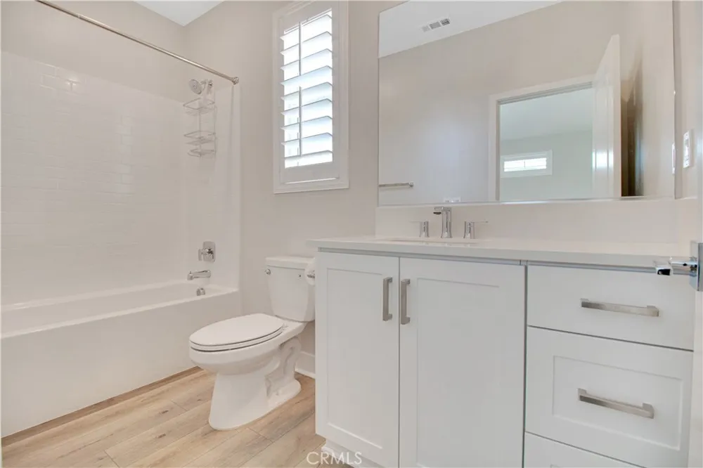 27031 California Court Valencia, CA 91381