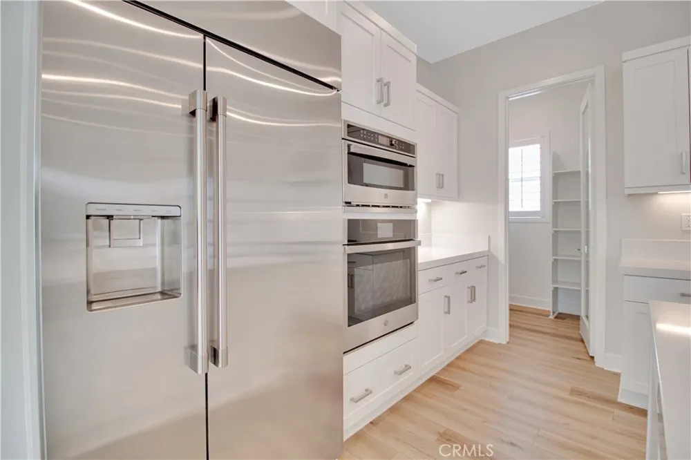 27031 California Court Valencia, CA 91381