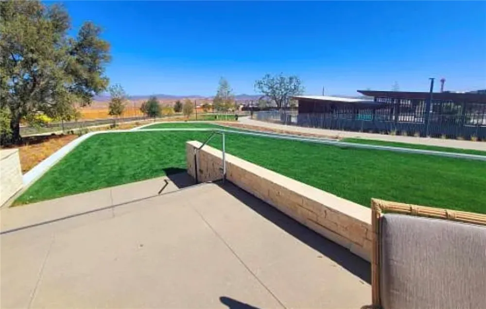 27031 California Court Valencia, CA 91381