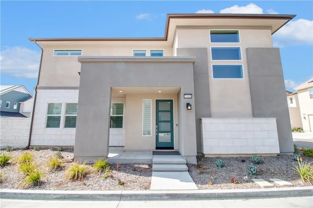 27031 California Court Valencia, CA 91381