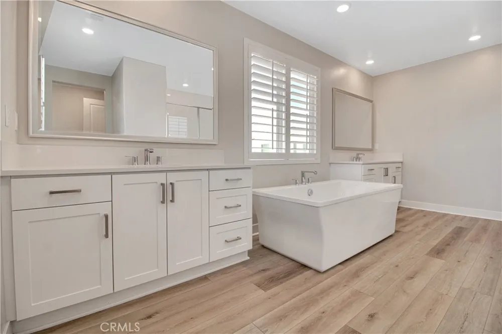 27031 California Court Valencia, CA 91381