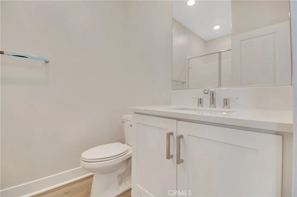 27031 California Court Valencia, CA 91381