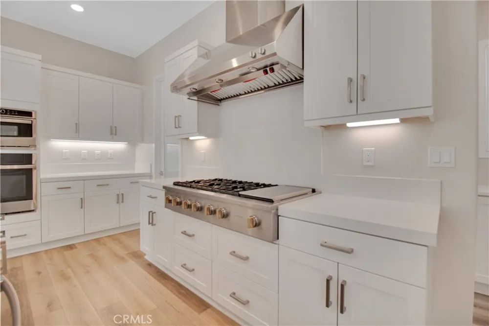 27031 California Court Valencia, CA 91381
