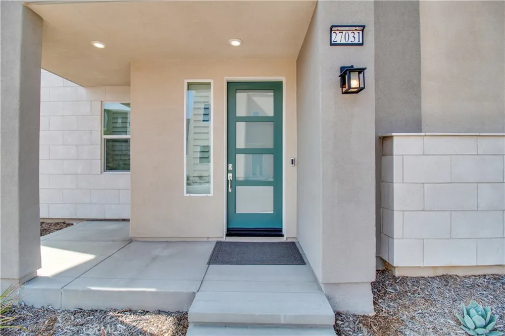 27031 California Court Valencia, CA 91381
