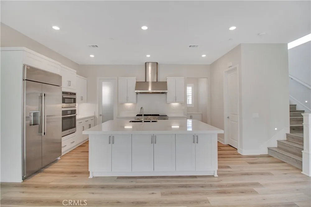 27031 California Court Valencia, CA 91381