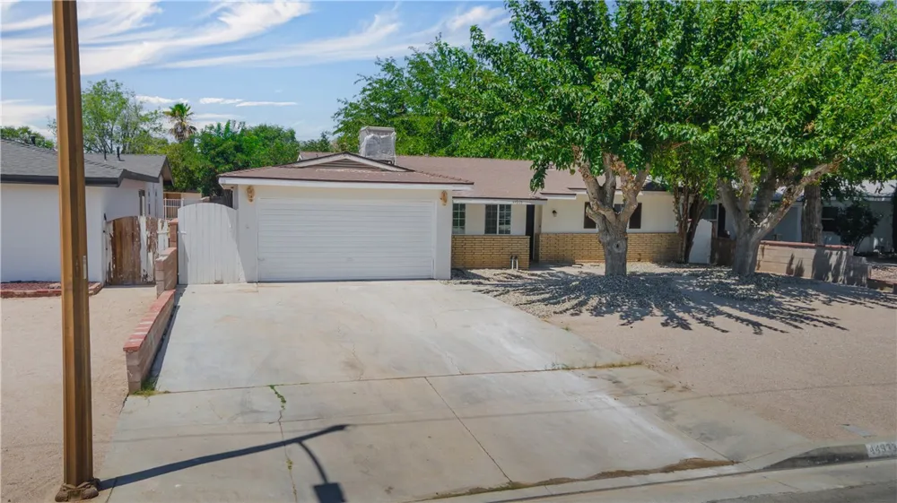 44933 16th W Lancaster, CA 93534
