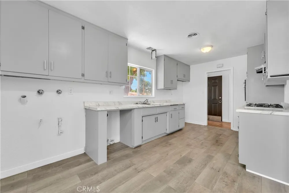 44933 16th W Lancaster, CA 93534